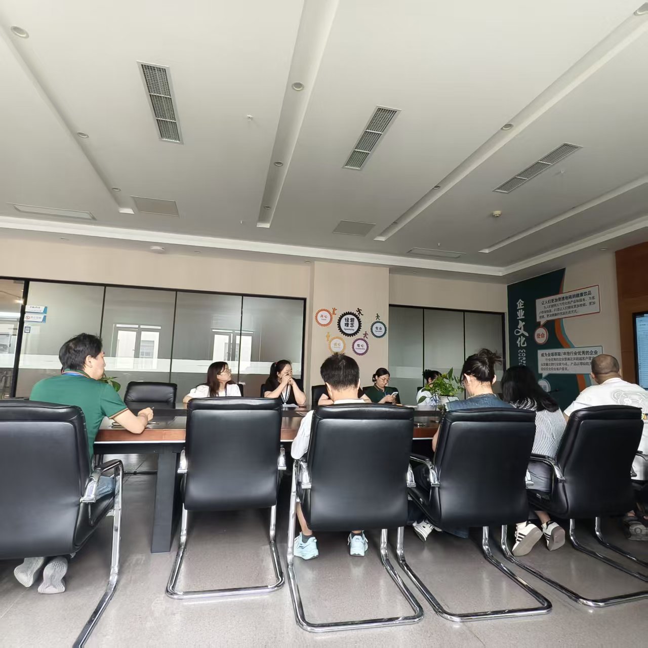 Việc thảo luận nội bộ thường xuyên giúp SEAVER tối ưu hóa thiết kế và giá thành của máy pha cà phê gia đình cho toàn cầu như thế nào